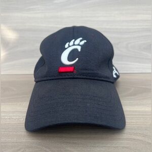 Cincinnati Bearcats Hat Cap Black Red Fitted Size L/XL Under Armour NCAA